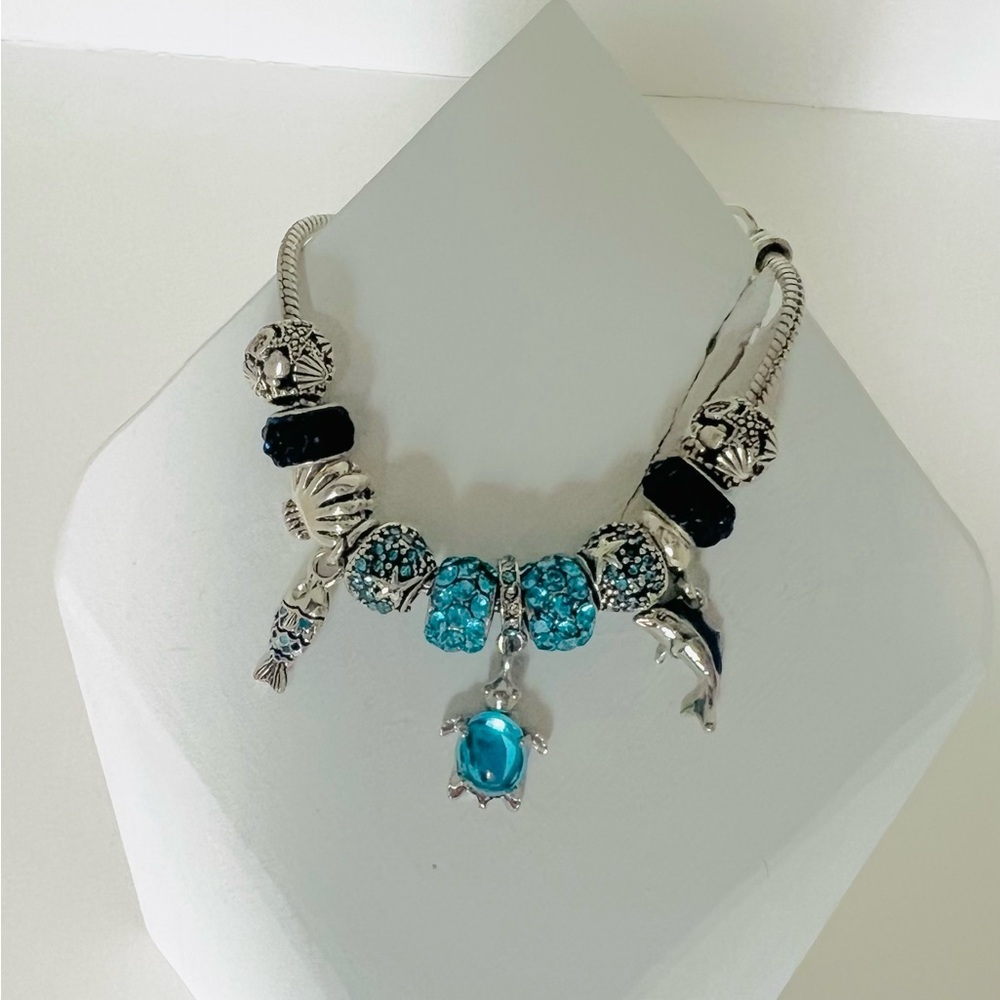 Ocean Sea Life Charm Bracelet Blue Silver Tone Fish Turtle Starfish - Picture 3 of 3